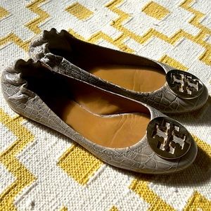Tory Burch flats. Great condition. Gray crocodile print w gold emblem. Size 8.5